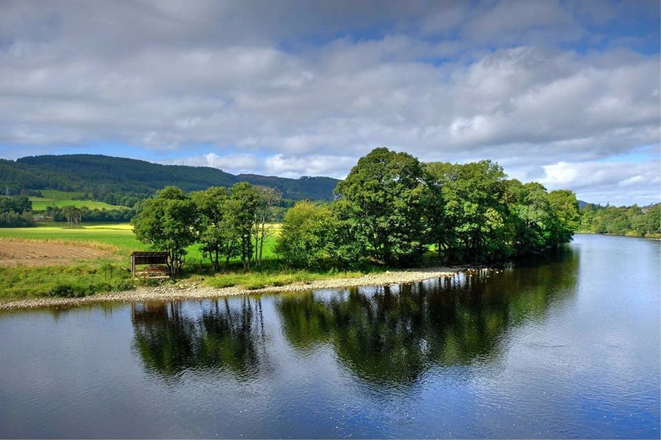 West Haugh and Dunfallandy beats of the River Tummel include of some of the finest salmon fly fishing water on this river and some of the very best spring salmon fishing in Scotland.