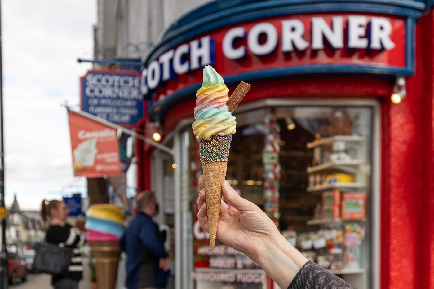 Pitlochry shopping street