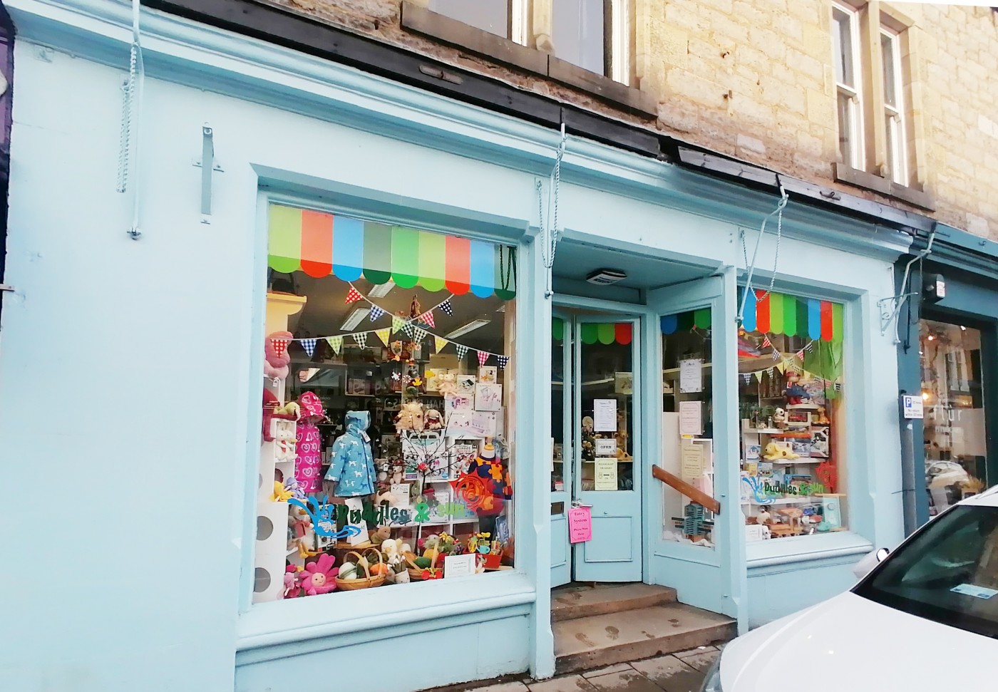 Puddles and Sun children's toy and gift shop in Pitlochry.