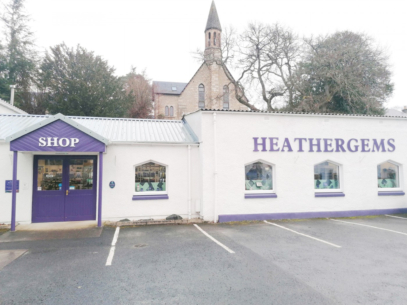 Shop front of Heathergems in Pitlochry.