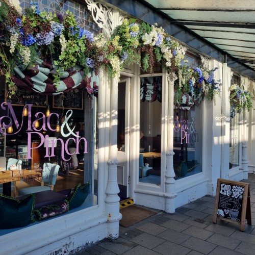 Mac & Pinch Cafe shop in Pitlochry